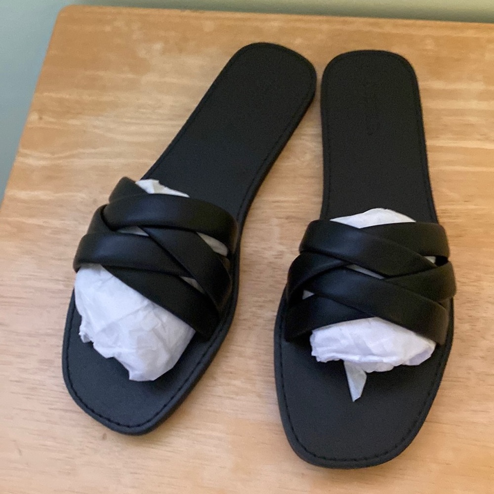 Ladies flat sandals